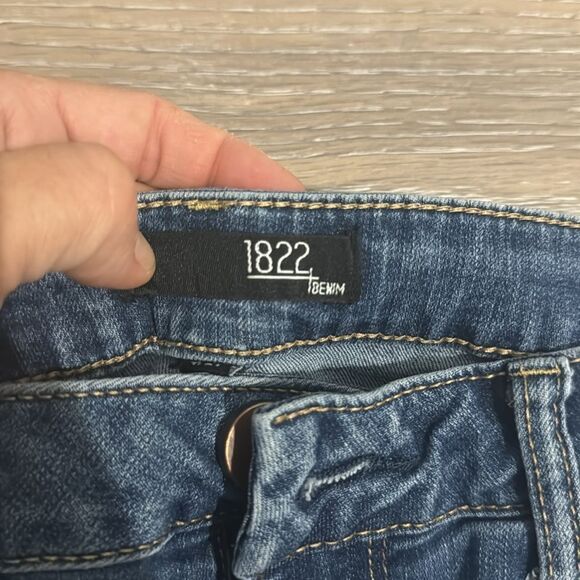 1822 Cropped Straight Leg Jean - Picture 5 of 8